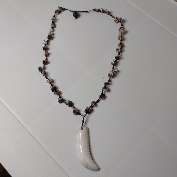 Very Cool Shell And String Necklace 21 Inches Long - Picture 1 of 15
